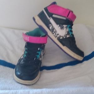 Nike Kids High-Top Sneakers - Black and Pink